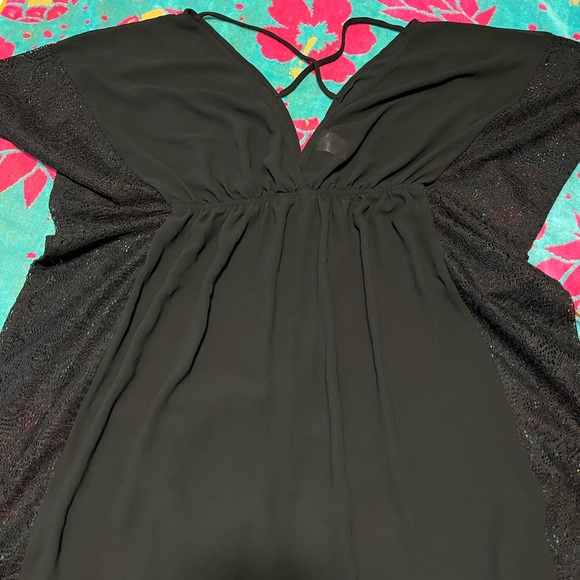 Swimsuit coverup - Picture 3 of 4